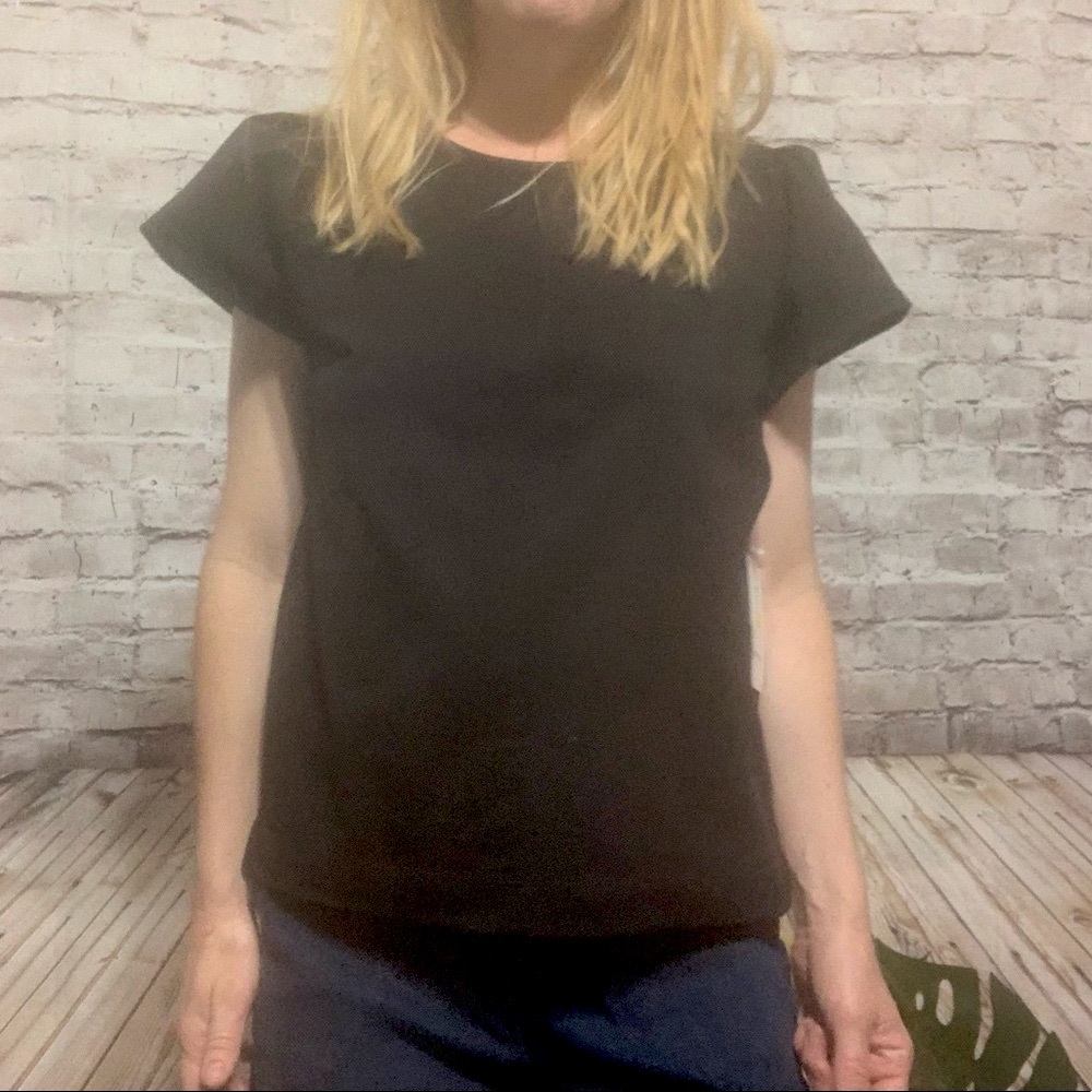‼️FREE ASSEMBLY Flutter Sleeve TOP Size XS‼️